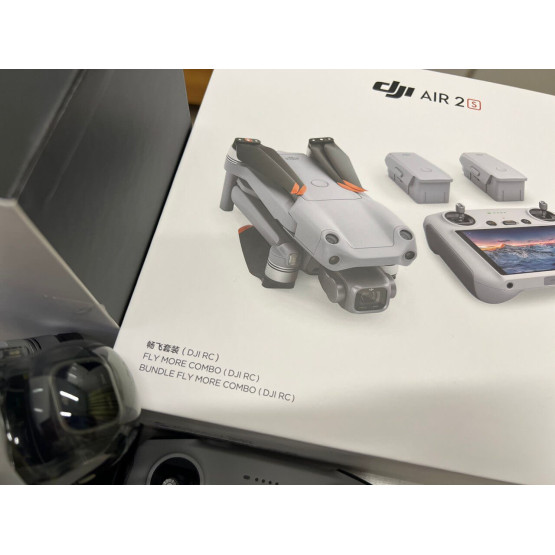 Квадрокоптер DJI AIR 2S FLY MORE COMBO (пульт DJI RC с экраном)